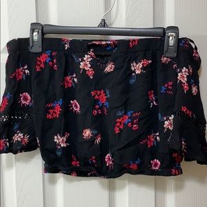 Crop top/Off the shoulder top